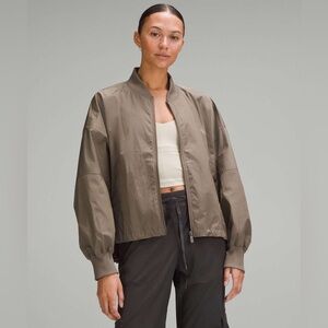 Lululemon‎ Lightweight Hem-Cinch Bomber Jacket
Nomad Size XL NWT